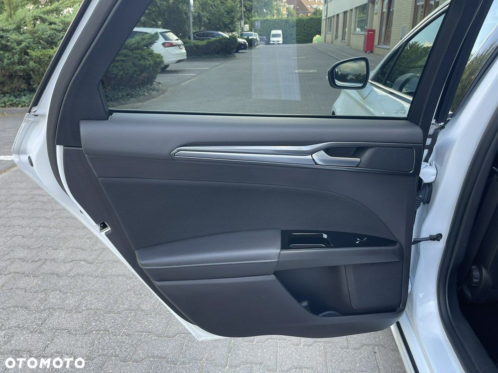 Ford Mondeo - 28