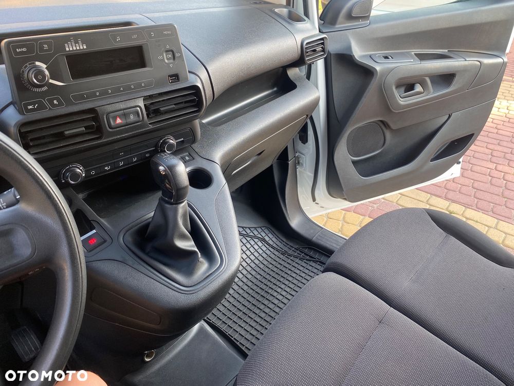 Citroën BERLINGO 1.6 HDI, MAX długi, 3-osobowy, klimatyzacja, zakupiony w salonie w Rzeszowie, bezwypadkowy - 24