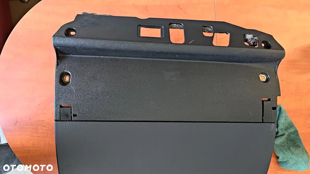 SCHOWEK GŁÓWNY PASAŻERA Audi A3 8P 8P1857035G 4D9 - 6