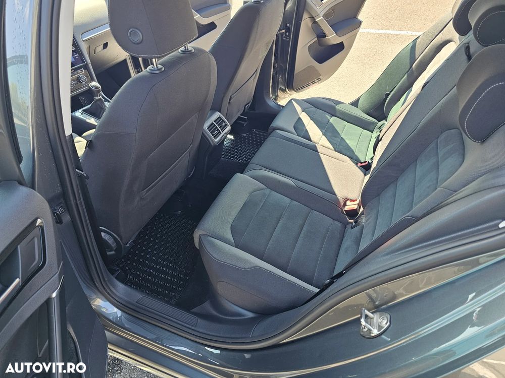 Volkswagen Golf - 28