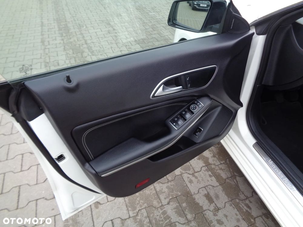 Mercedes-Benz CLA 180 Urban - 10