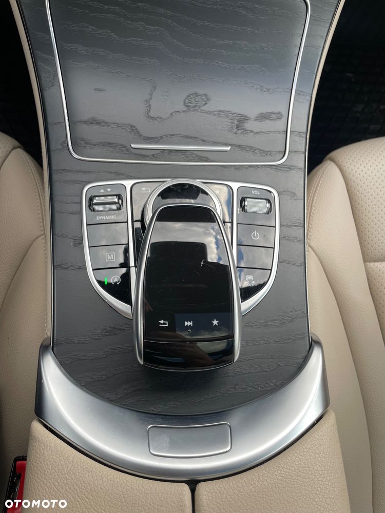 Mercedes-Benz GLC 300 4Matic 9G-TRONIC AMG Line - 32