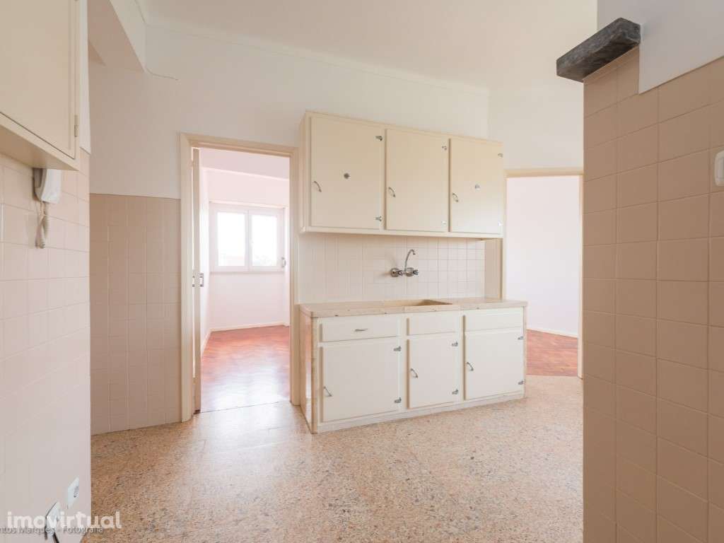 Fantástico Terraço! Vista desafogada. Muito soalheiro. Autocarros à... - Grande imagem: 3/49