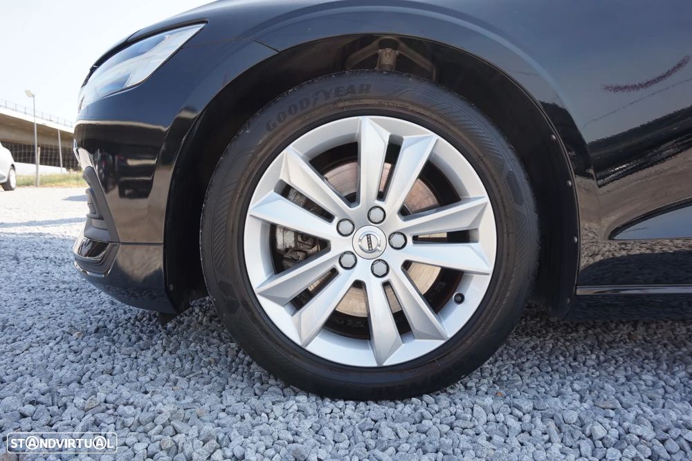 Volvo V60 2.0 B4 Momentum Core Geartronic - 10