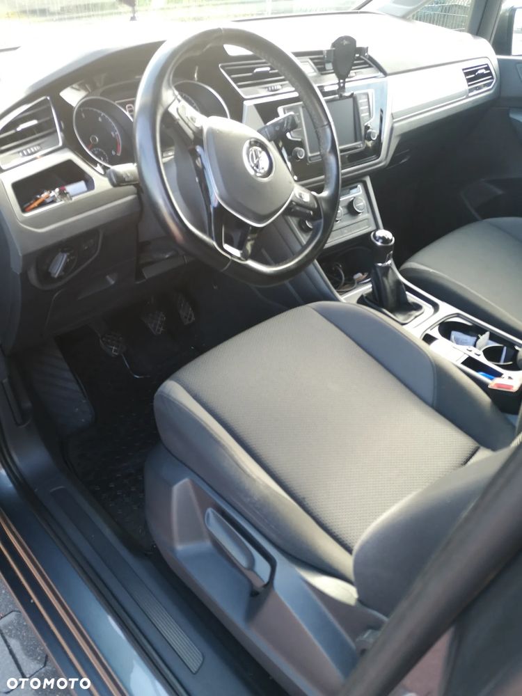 Volkswagen Touran - 8