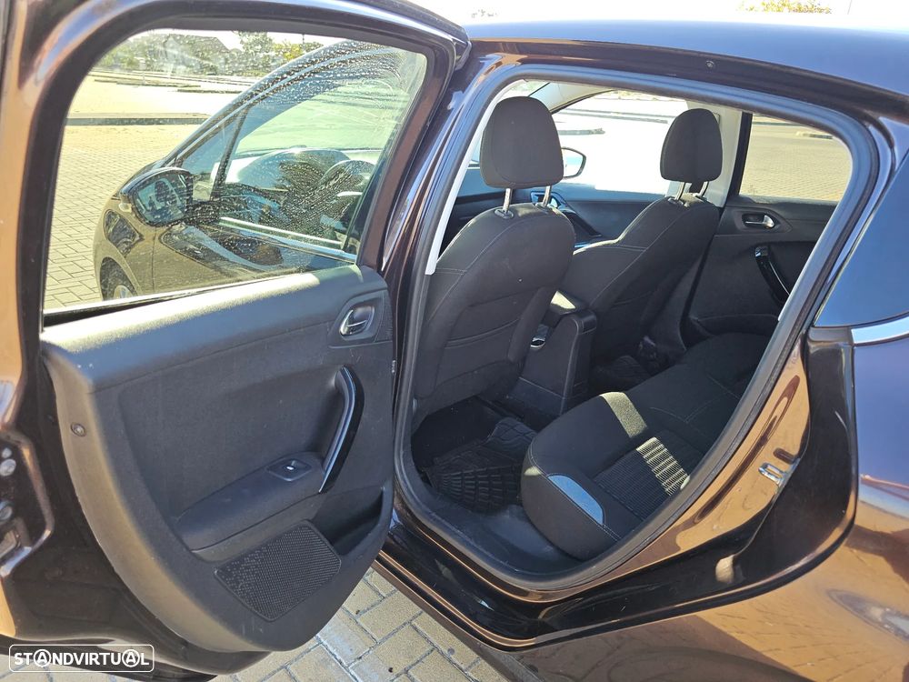 Peugeot 208 1.6 e-HDi Allure - 20