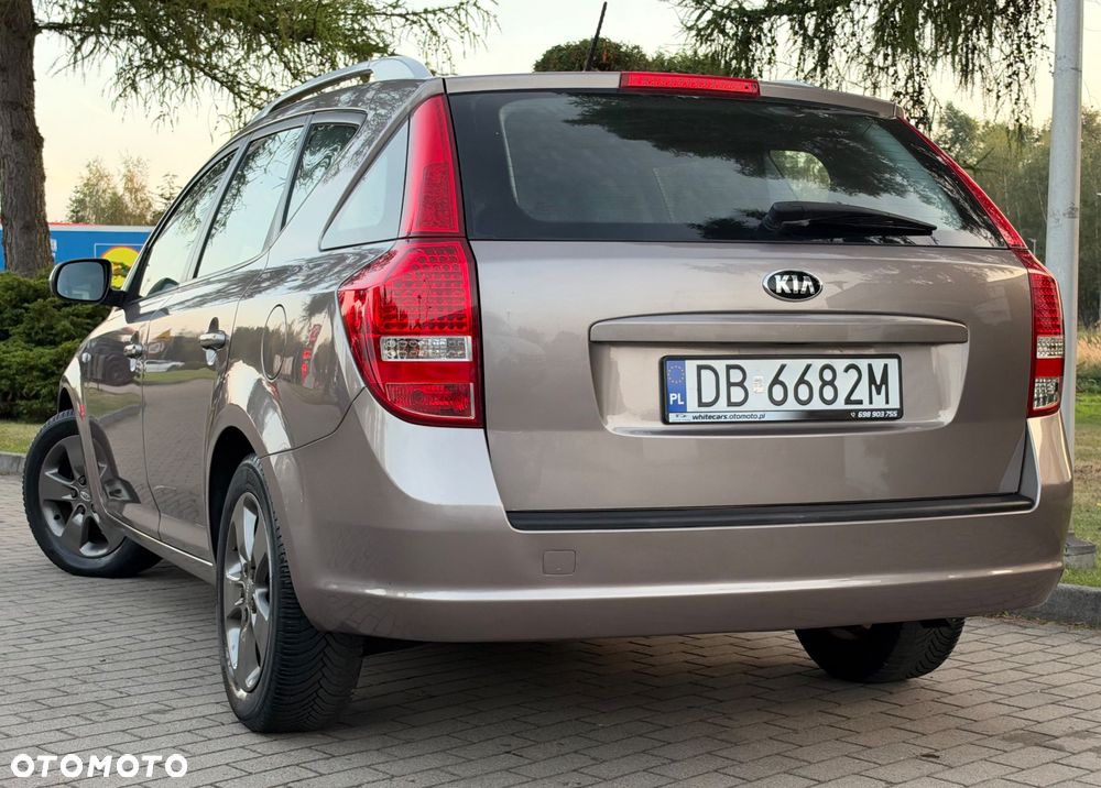 Kia Ceed 1.4 CVVT Dream-Team Edition - 16