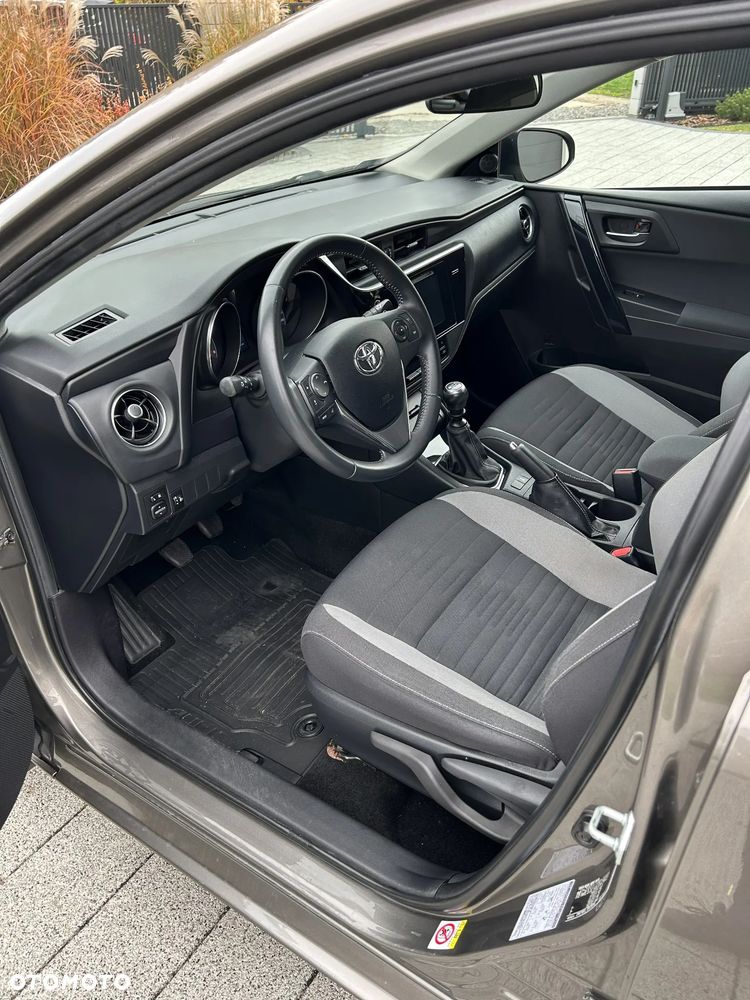 Toyota Auris - 10