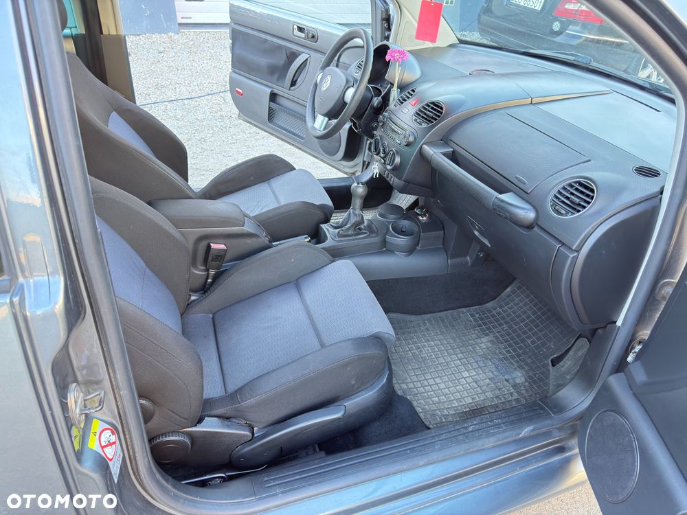 Volkswagen New Beetle - 13