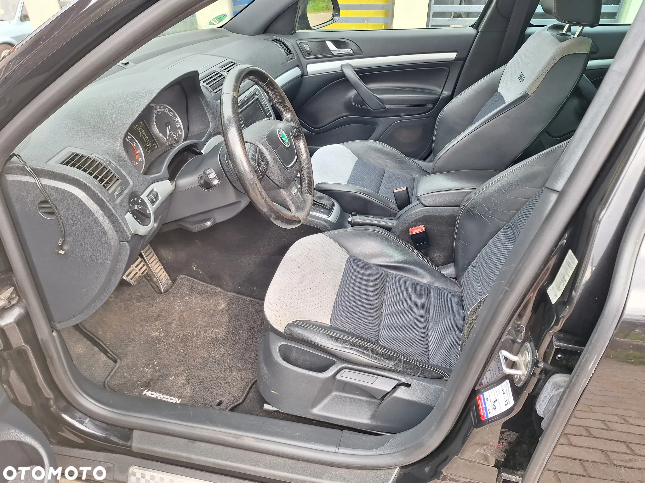 Skoda Octavia Combi 2.0 TDI CR DPF DSG RS - 10