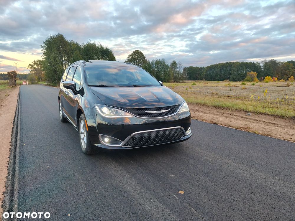 Chrysler Pacifica - 2