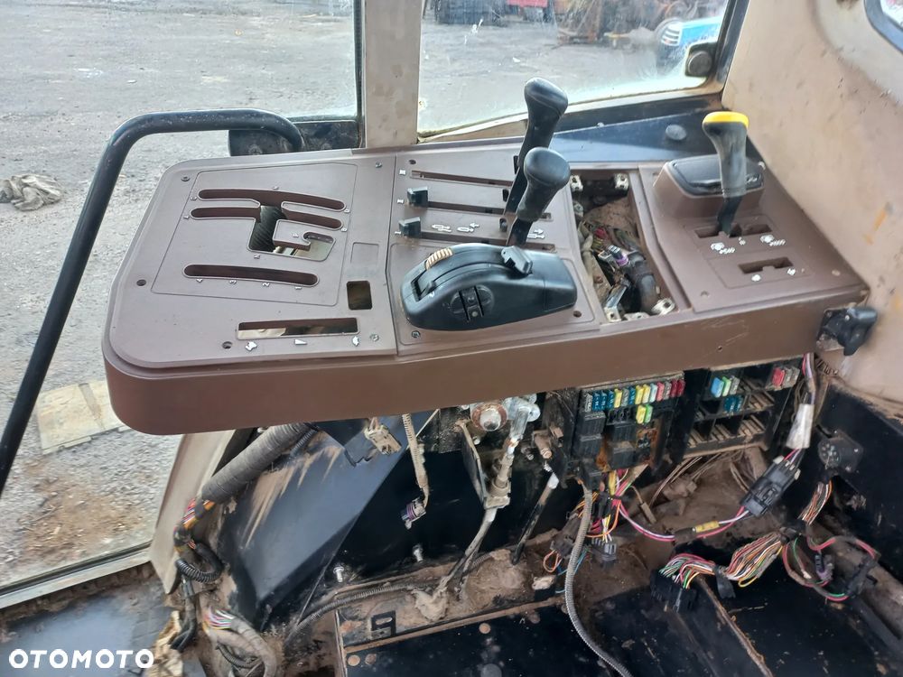 Kabina John Deere 6110 se  licznik,sterownik,ehr,komputer,wiązka elektryczna,plastiki,nawiewy,instalacja elektryczna,dach,kompletna kabina,nawiewy,orbitrol,pompka sprzęgła,pompka hamulcowa, - 12