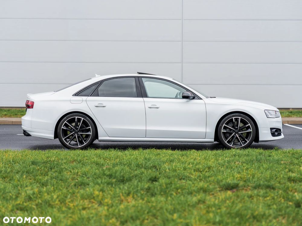 Audi S8 Plus - 9