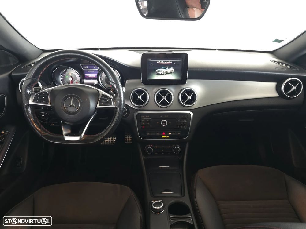 Mercedes-Benz CLA 220 d Shooting Brake AMG Line Aut. — fotografia 12