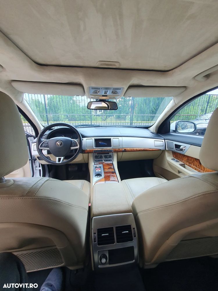 Jaguar XF 2.0 - 6