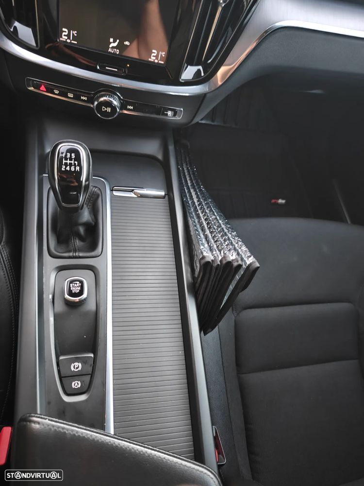 Volvo V60 2.0 D3 Momentum - 17