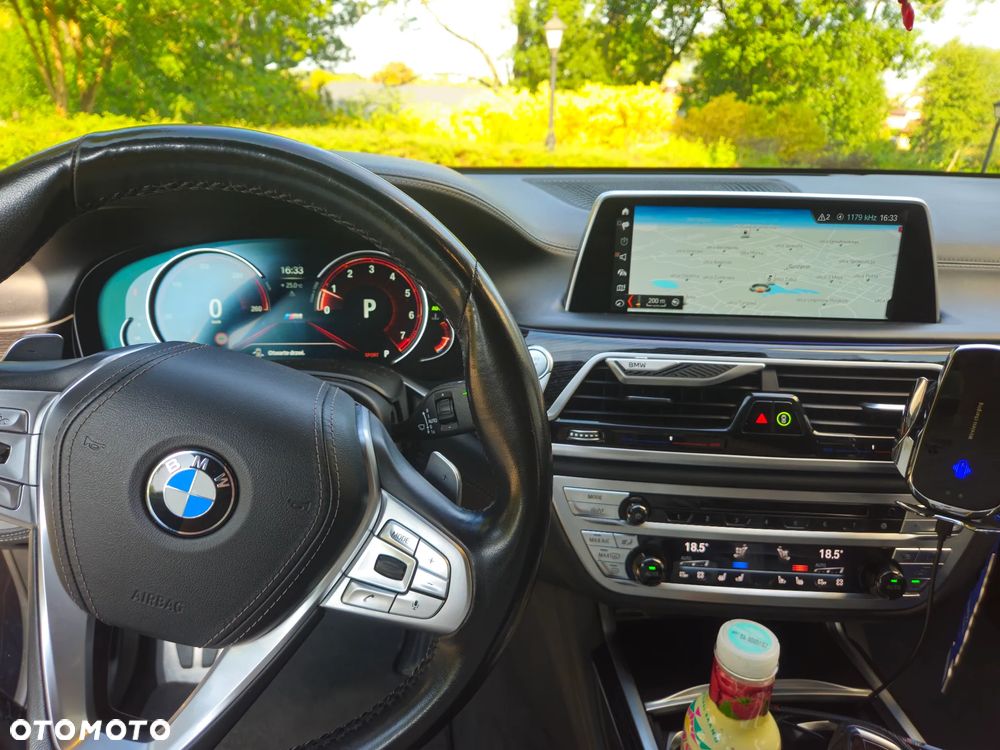 BMW Seria 7 750Li xDrive - 11
