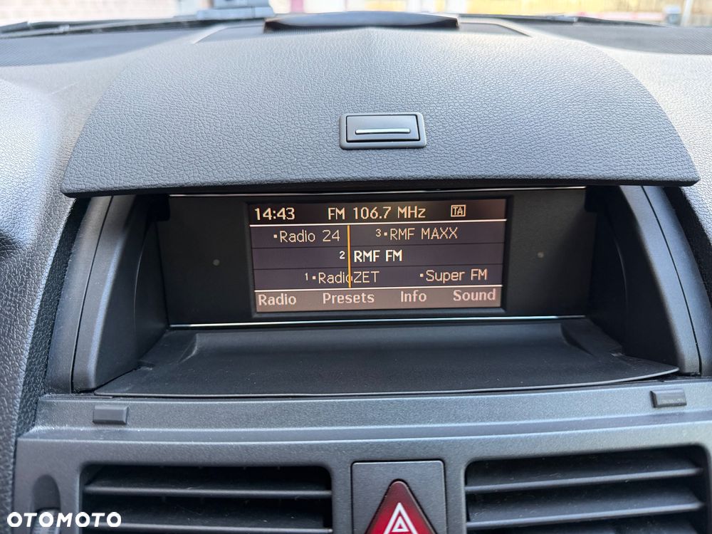 Mercedes-Benz Klasa C 250 CGI Automatik BlueEFFICIENCY Avantgarde - 24