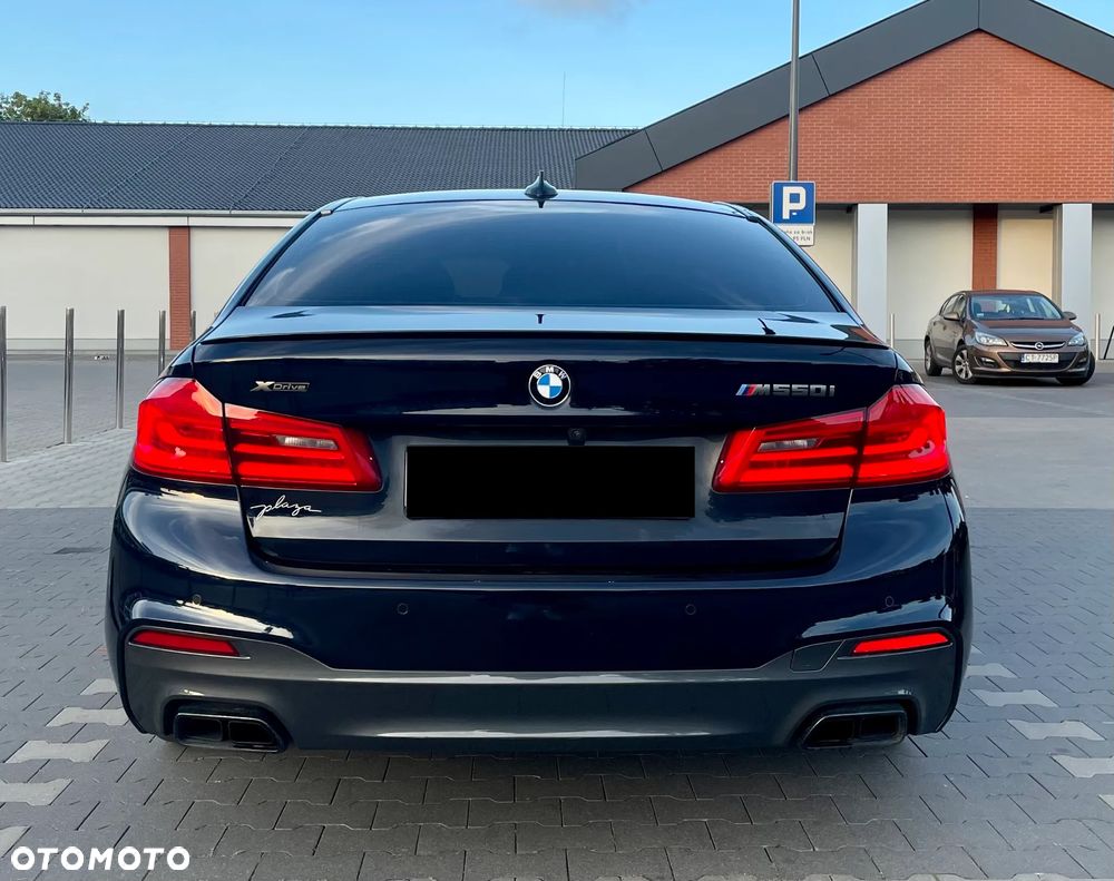 BMW Seria 5 M550i xDrive - 10
