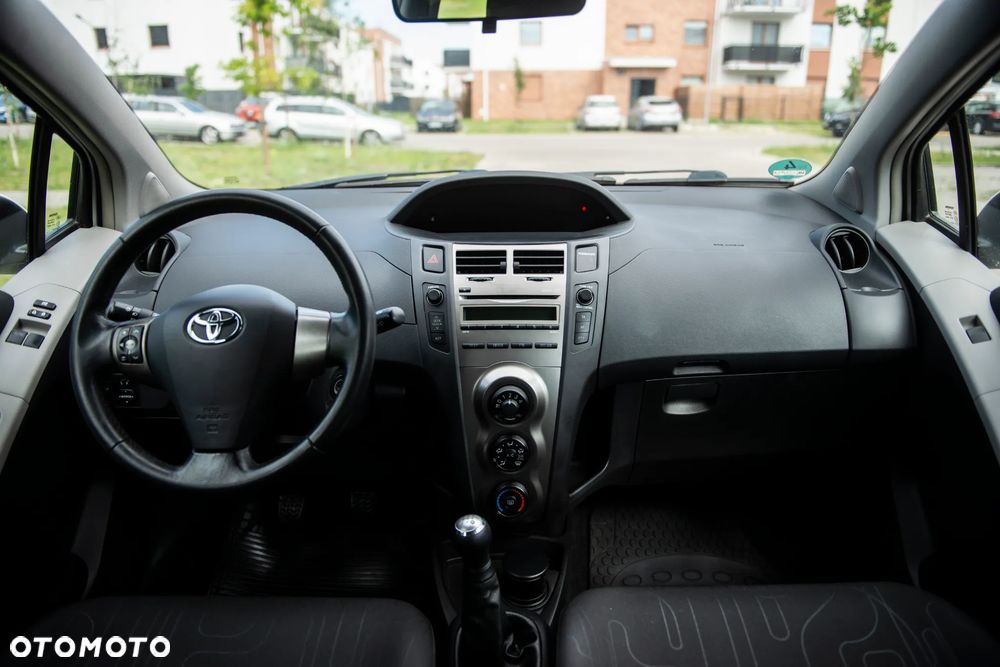 Toyota Yaris 1.0 VVT-i Cool - 27