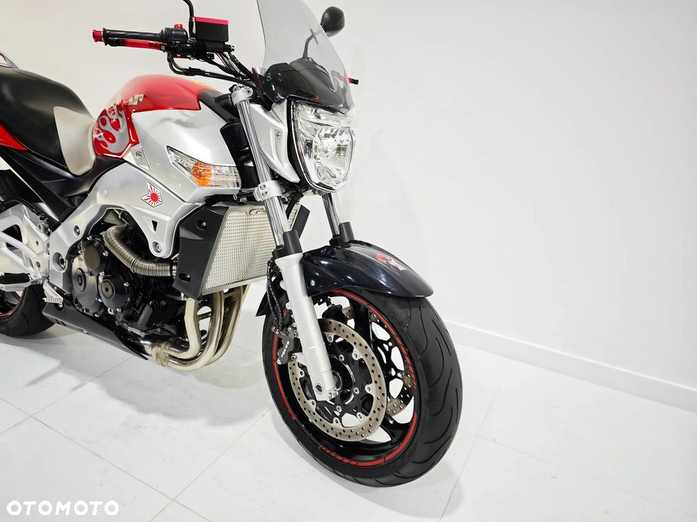 Suzuki GSR - 10