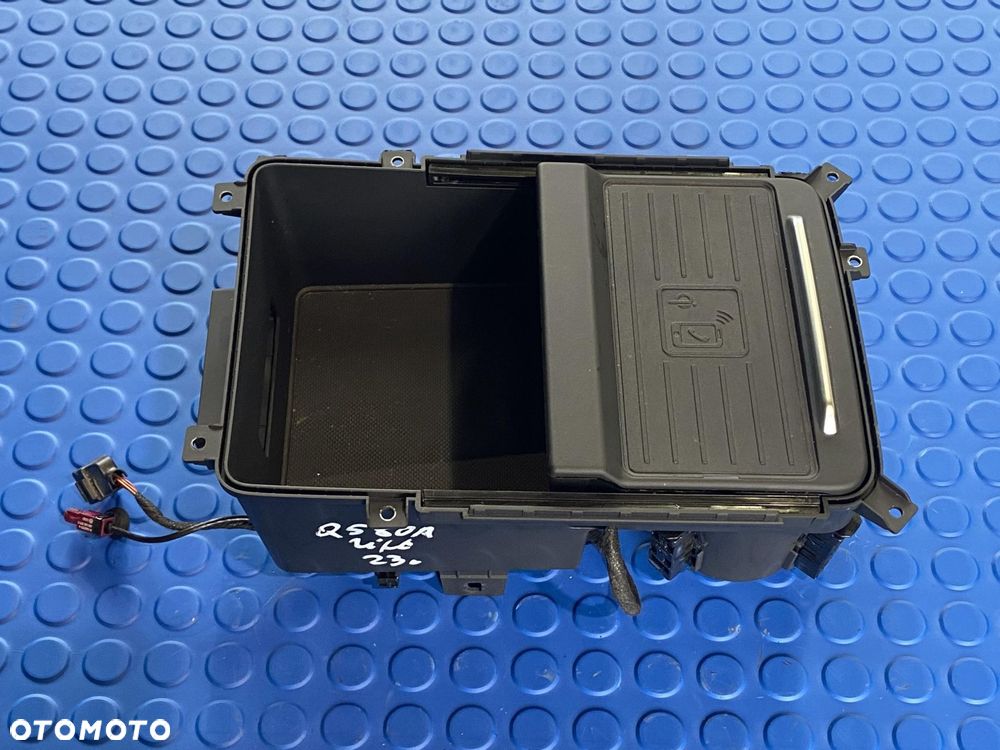 AUDI Q5 80A LIFT INDUKCJA ŁADOWARKA TELEFONU SCHOWEK NA KUBKI ORYGINAŁ - 1