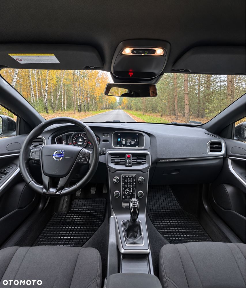 Volvo V40 Cross Country - 6