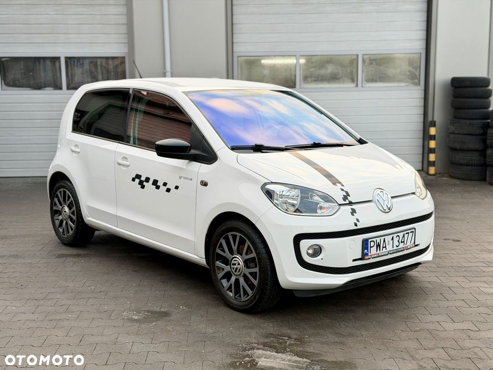 Volkswagen up! BlueMotion Technology street - 11