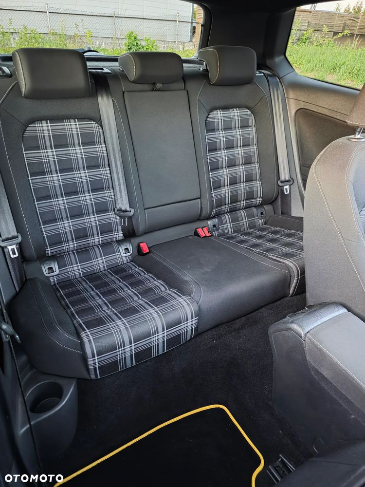 Volkswagen Golf - 9