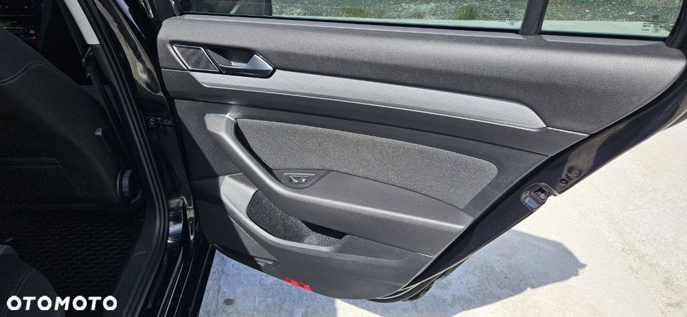 Volkswagen Passat Variant 2.0 TSI Business DSG - 34