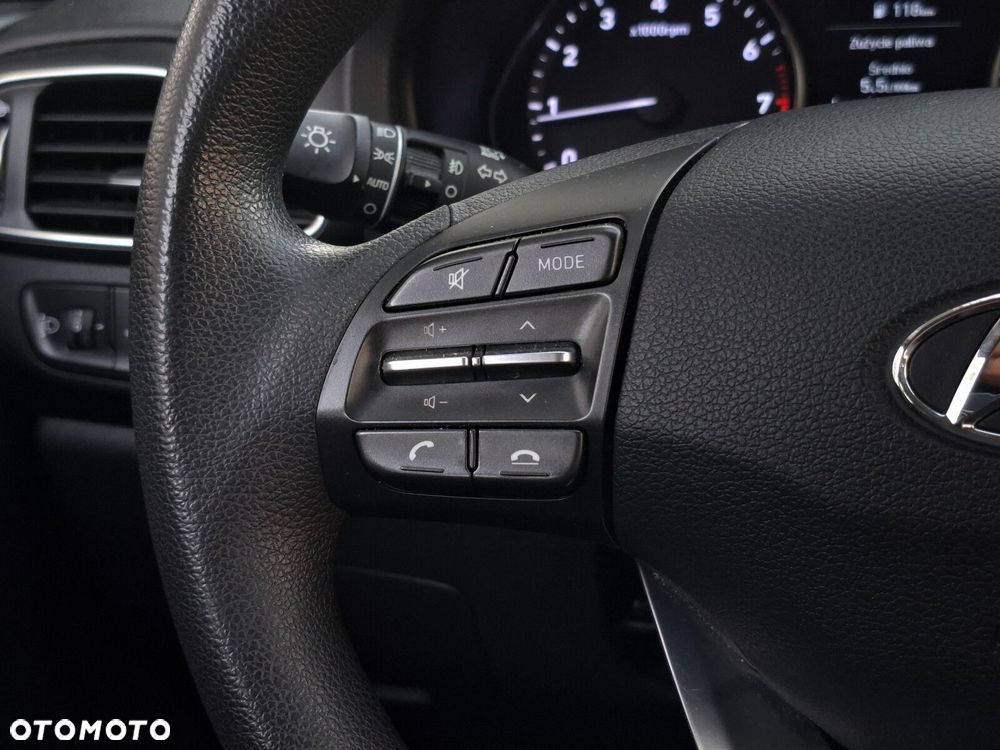 Hyundai i30 1.5 DPI Classic + - 21
