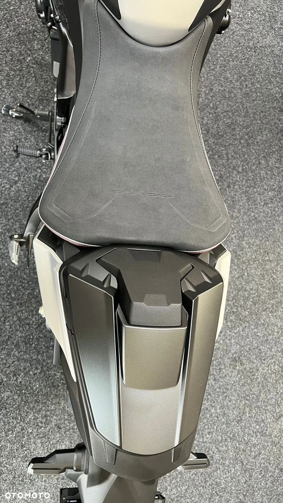 Suzuki GSX 1000 - 11