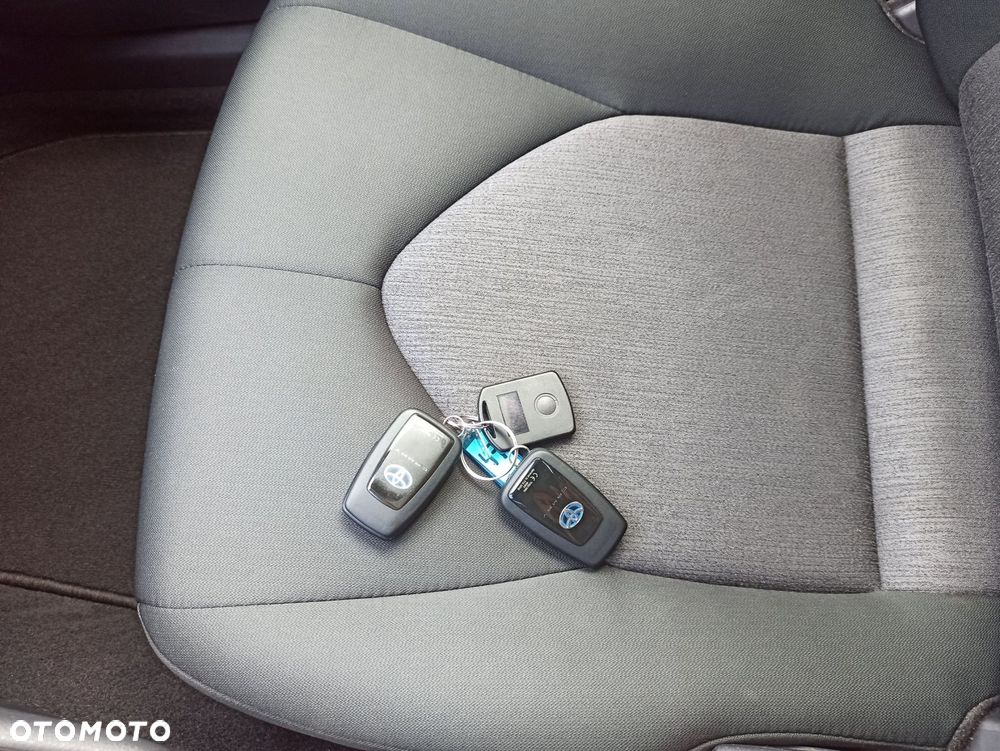 Toyota Camry - 24
