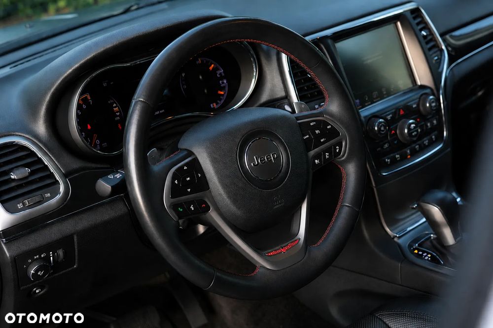 Jeep Grand Cherokee - 14