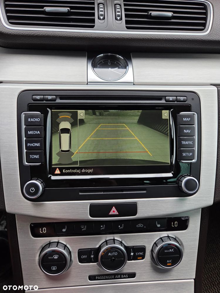 Volkswagen Passat - 13