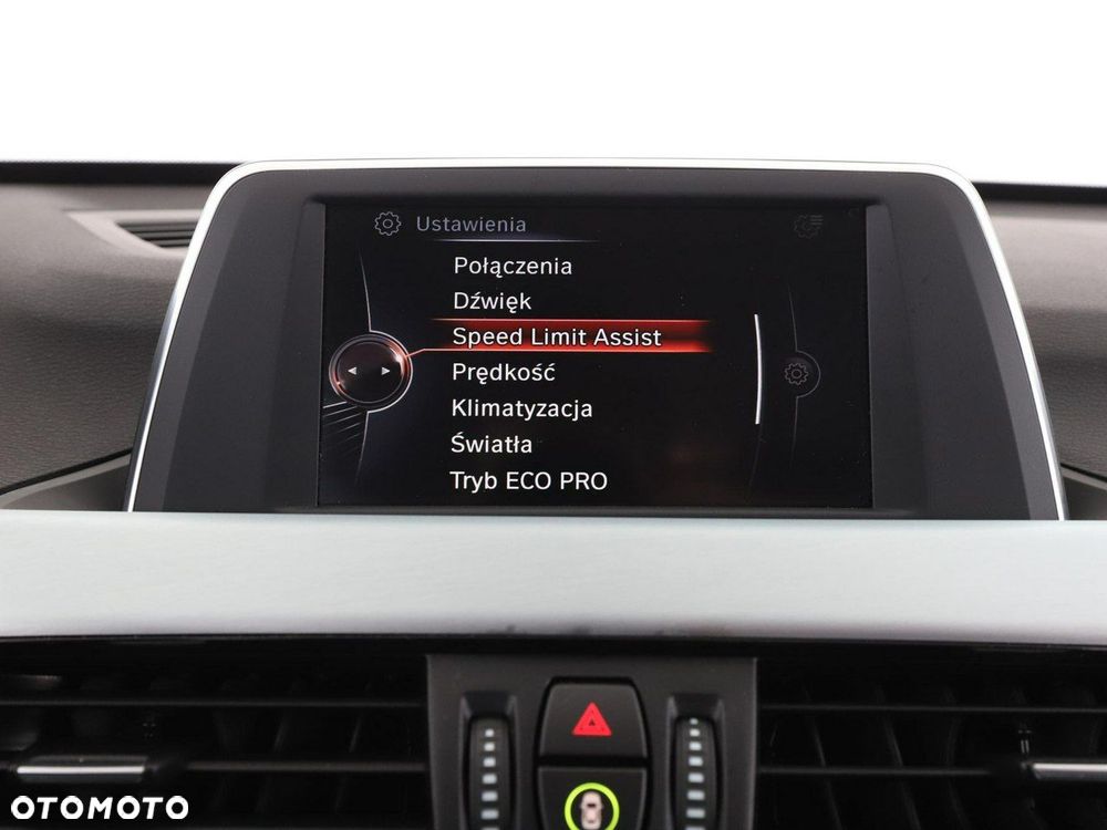 BMW X1 sDrive18d xLine - 27