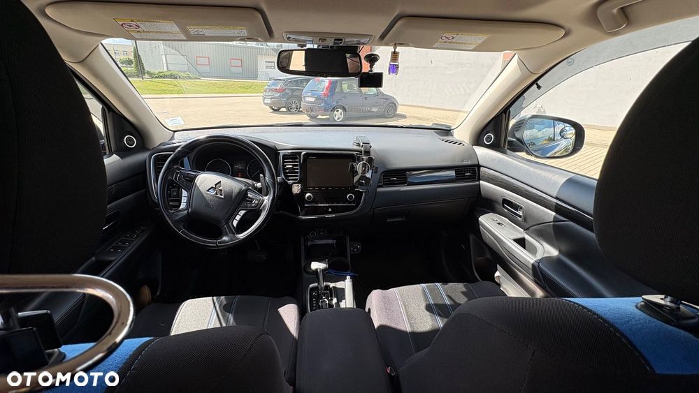 Mitsubishi Outlander - 14