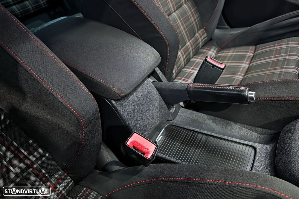 VW Golf 2.0 TSi GTI DSG - 27