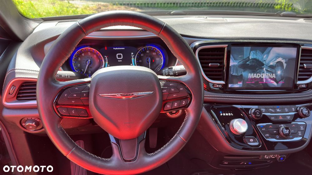 Chrysler Pacifica - 22