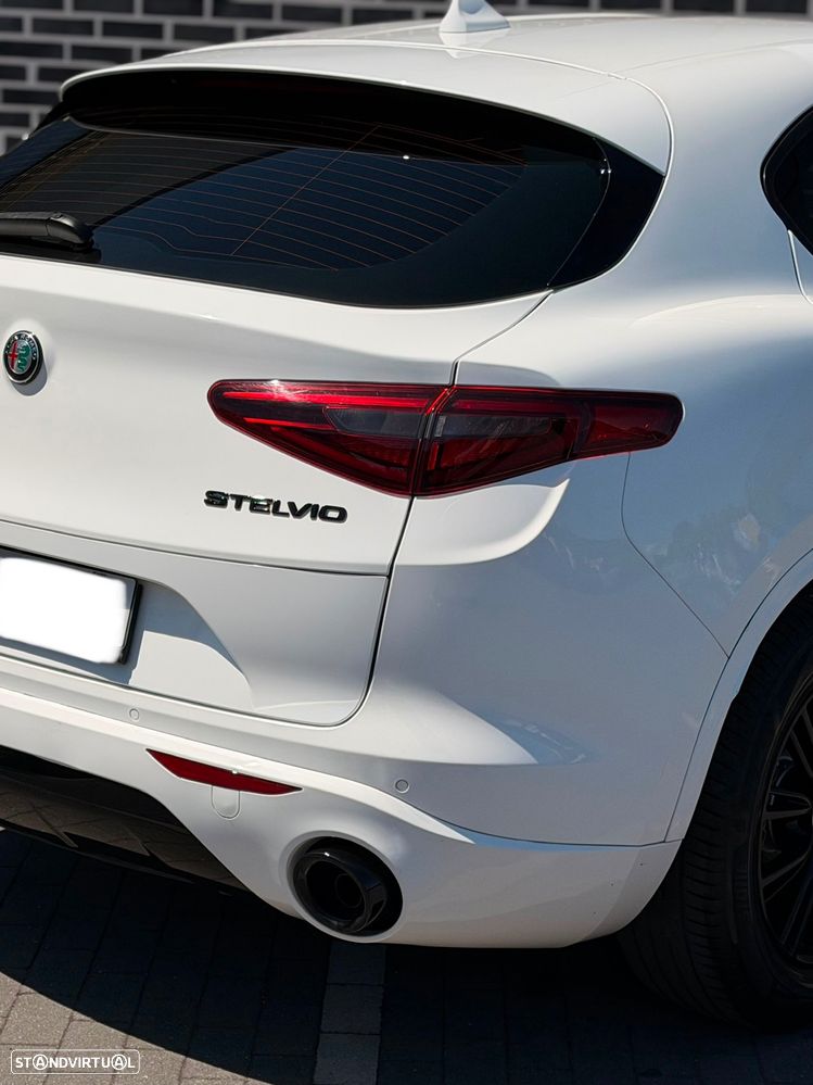 Alfa Romeo Stelvio 2.2 16V AT8 - 9