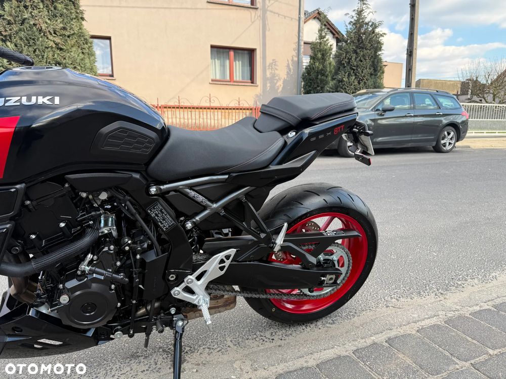 Suzuki GSX - 16