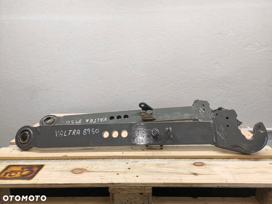 Ramię podnośnika Valtra 8950 {Dolne} - 8