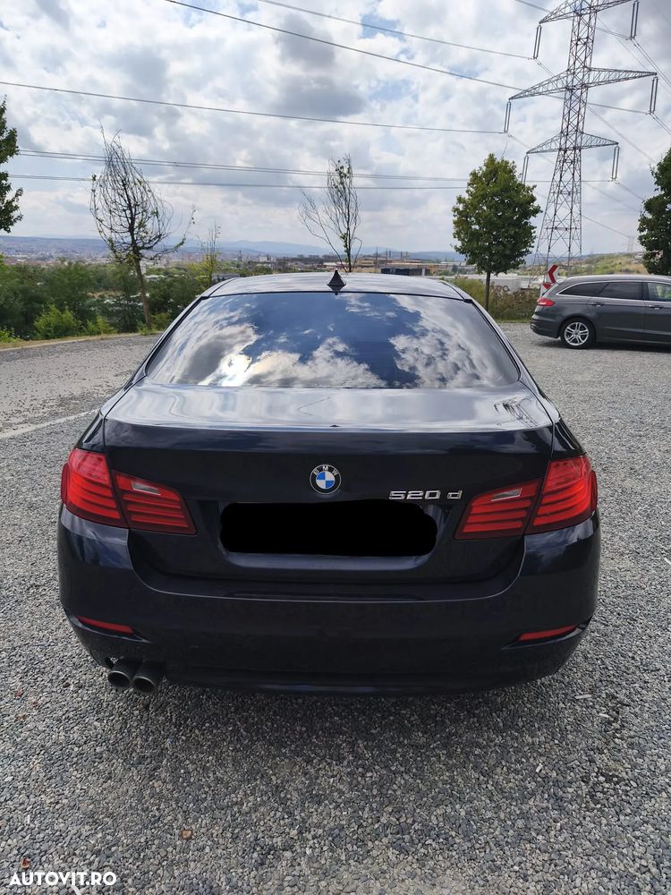 BMW Seria 5 518d - 11