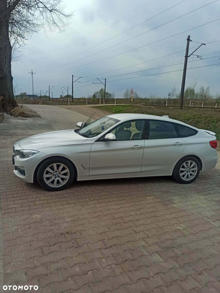 BMW Seria 3 318d EU6 - 3