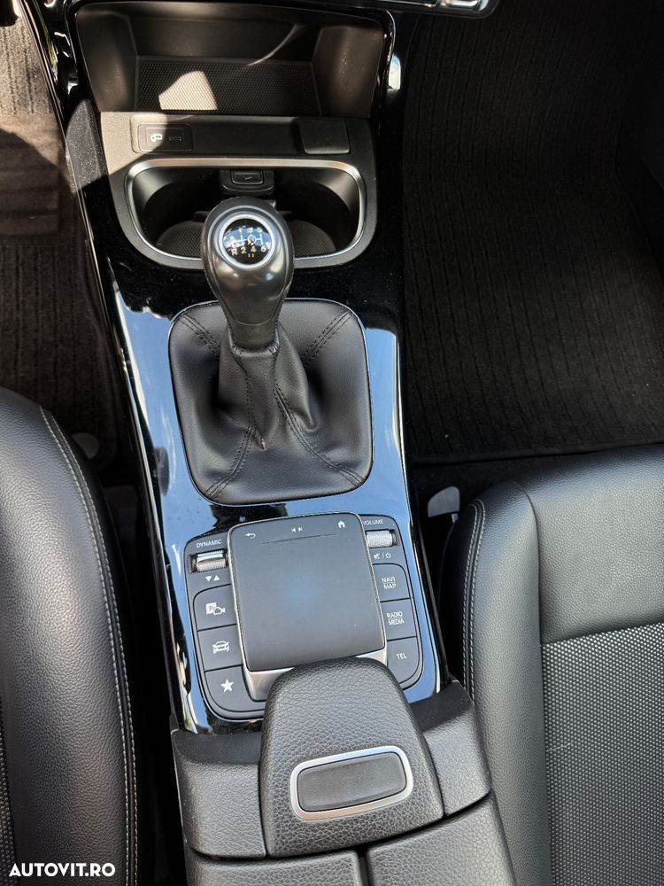 Mercedes-Benz CLA 180 d Shooting Brake - 12