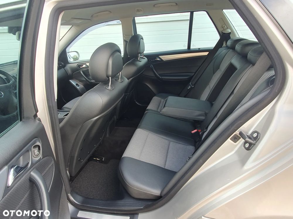 Mercedes-Benz Klasa C 180 Kompressor Automatik Avantgarde - 25