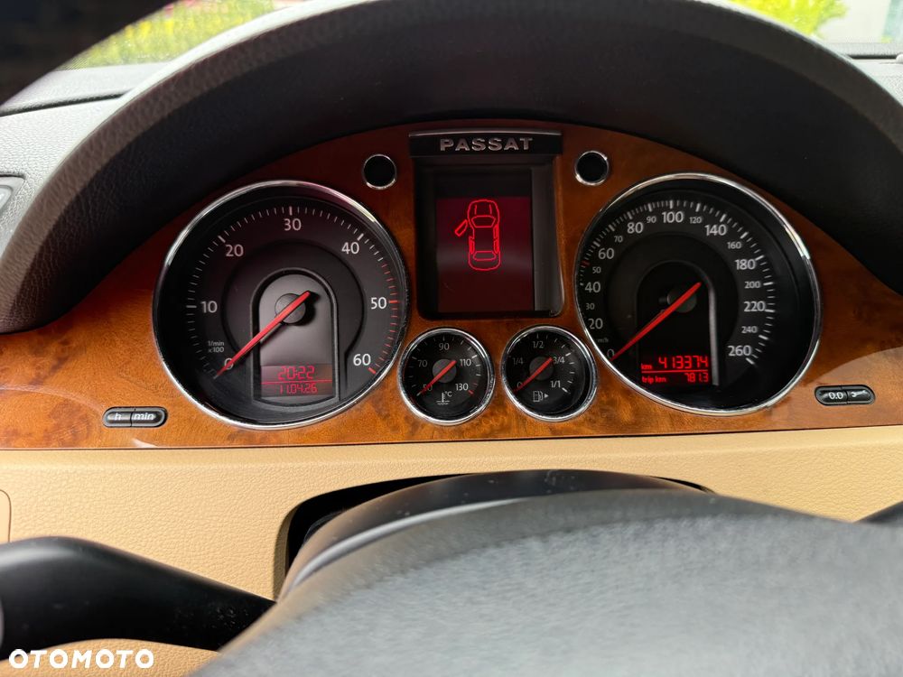 Volkswagen Passat 2.0 TDI DPF Highline - 23