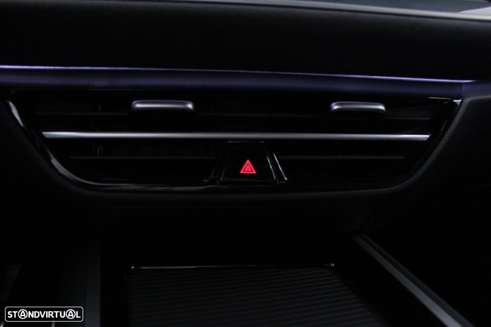 VW Passat Variant 1.5 TSI eHybrid R-Line DSG - 29
