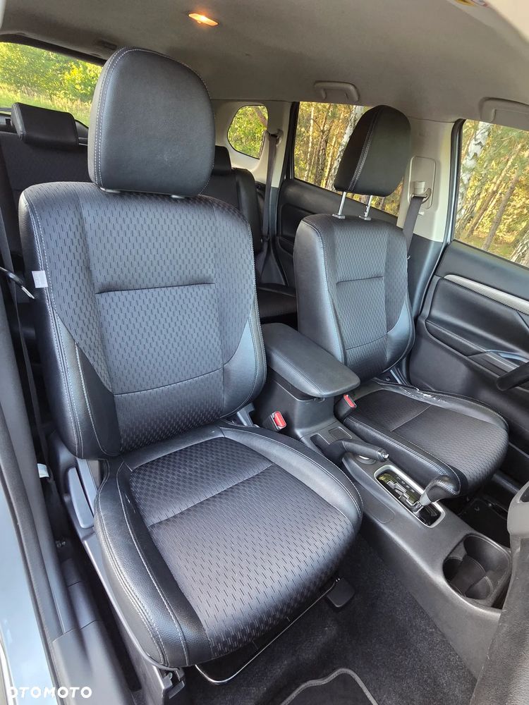 Mitsubishi Outlander 2.0 Intense 4WD CVT - 27