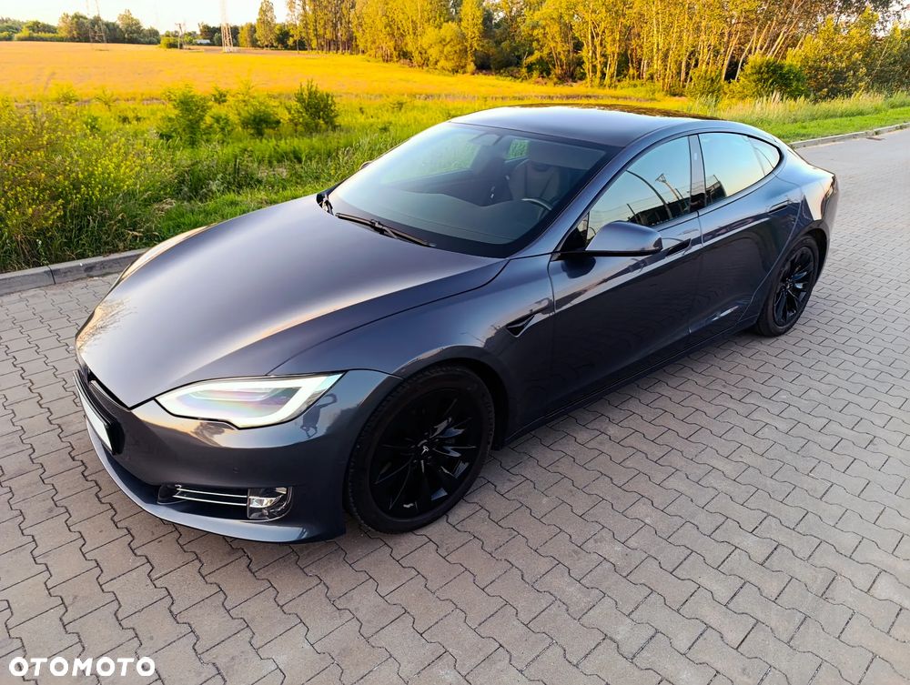 Tesla Model S - 17